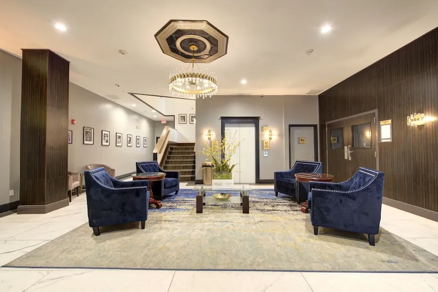 The Roslyn, Tapestry Collection by Hilton hotel detail image 6