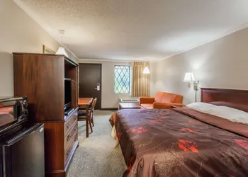 Knights Inn Farmington Hill hotel thumbnail 3