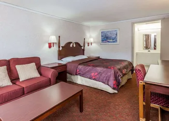 Knights Inn Farmington Hill hotel thumbnail 6