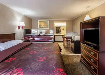 Knights Inn Farmington Hill hotel thumbnail 7