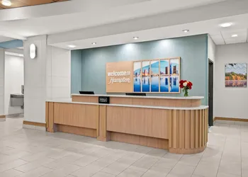 Hampton Inn & Suites Detroit-Canton hotel thumbnail 3
