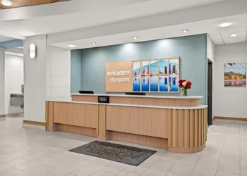 Hampton Inn & Suites Detroit-Canton hotel thumbnail 4