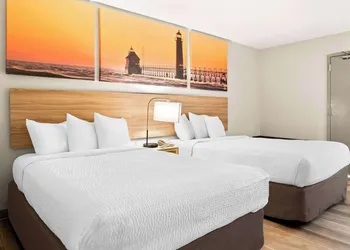 Days Inn & Suites by Wyndham Warren hotel thumbnail 6