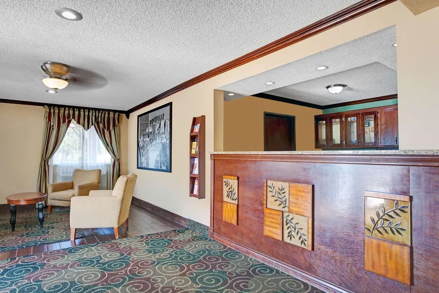Super 8 by Wyndham Roseville/Detroit Area hotel detail image 2