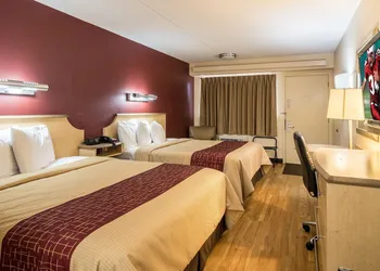 Red Oak Inn Detroit Metro Airport - Belleville hotel thumbnail 2