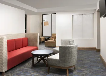 Holiday Inn Express & Suites College Park-University Area by IHG hotel thumbnail 3