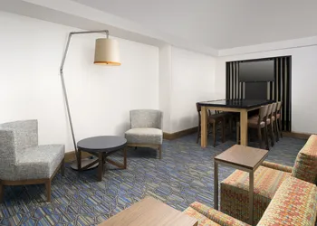 Holiday Inn Express & Suites College Park-University Area by IHG hotel thumbnail 4
