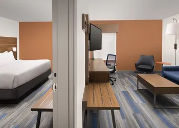 Holiday Inn Express & Suites College Park-University Area by IHG hotel thumbnail 6