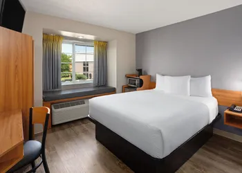 Microtel Inn & Suites by Wyndham Ann Arbor hotel thumbnail 5