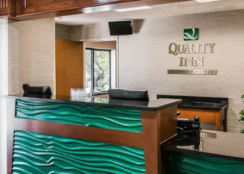 Quality Inn & Suites Warren - Detroit hotel thumbnail 2