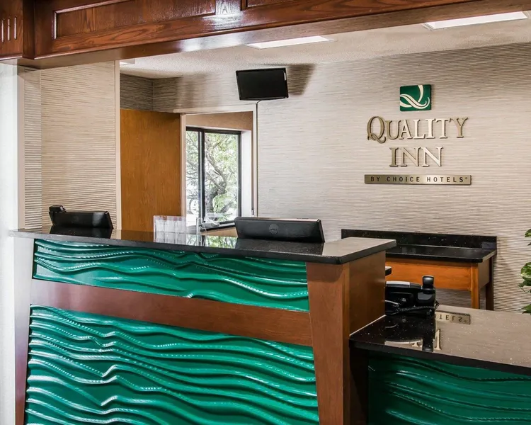 Quality Inn & Suites Warren - Detroit hotel detail image 2