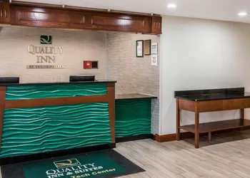 Quality Inn & Suites Warren - Detroit hotel thumbnail 3