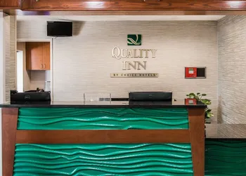Quality Inn & Suites Warren - Detroit hotel thumbnail 5