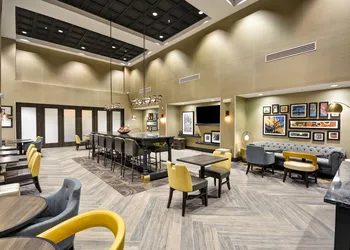 Hampton Inn & Suites Detroit/Warren hotel thumbnail 2