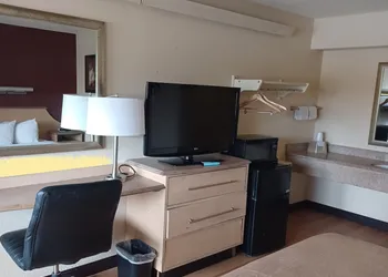 Red Oak Inn Detroit - Southfield hotel thumbnail 5