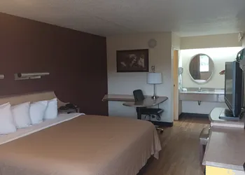 Red Oak Inn Detroit - Southfield hotel thumbnail 7