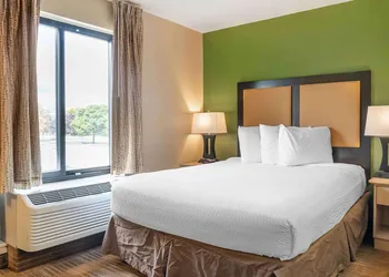 Extended Stay America Select Suites Detroit Warren hotel thumbnail 3