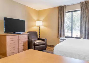 Extended Stay America Select Suites Detroit Warren hotel thumbnail 4