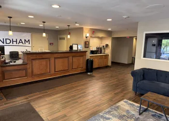 Wingate by Wyndham Utica hotel thumbnail 3