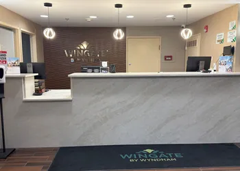 Wingate by Wyndham Utica hotel thumbnail 4