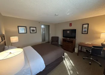 Wingate by Wyndham Utica hotel thumbnail 6
