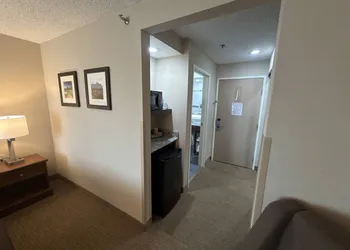Wingate by Wyndham Utica hotel thumbnail 7