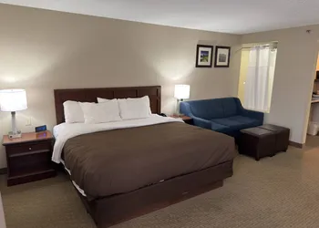 Wingate by Wyndham Utica hotel thumbnail 8