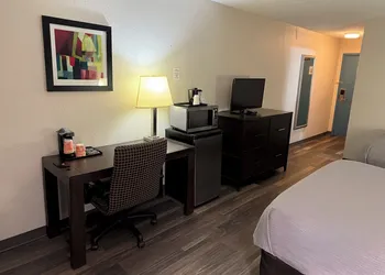 Quality Inn and Suites Livonia hotel thumbnail 6