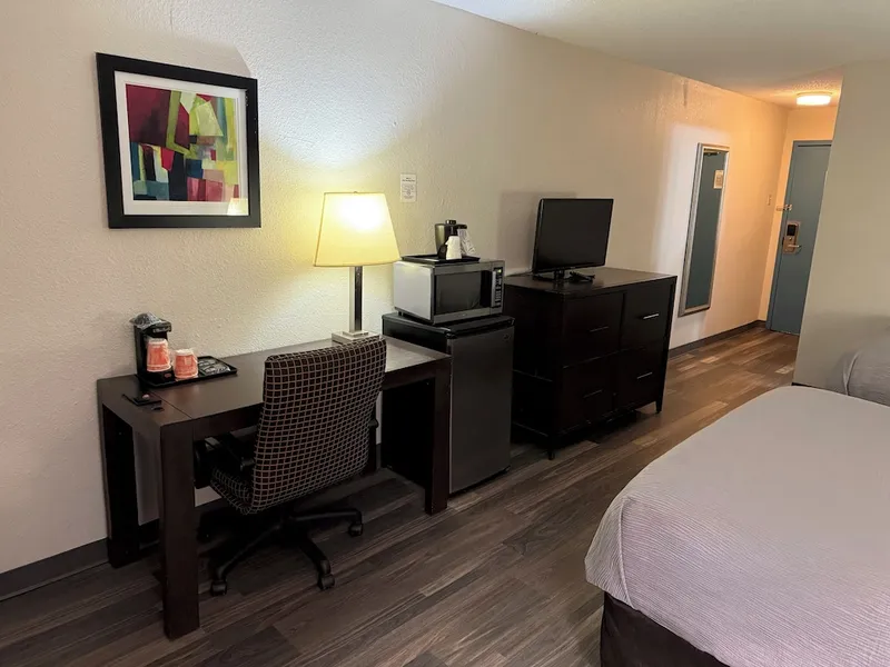 Quality Inn and Suites Livonia hotel detail image 6