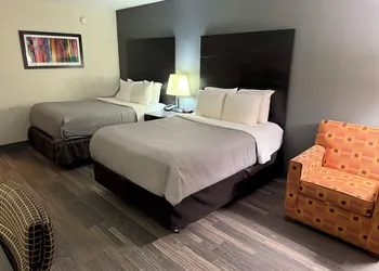 Quality Inn and Suites Livonia hotel thumbnail 7