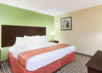 Days Inn & Suites by Wyndham Madison Heights MI hotel thumbnail 7
