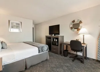 American Inn Suites Detroit Metro Airport hotel thumbnail 5