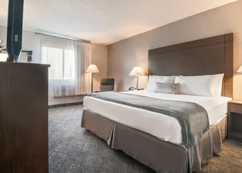 American Inn Suites Detroit Metro Airport hotel thumbnail 6
