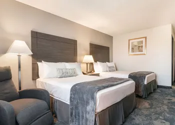 American Inn Suites Detroit Metro Airport hotel thumbnail 8