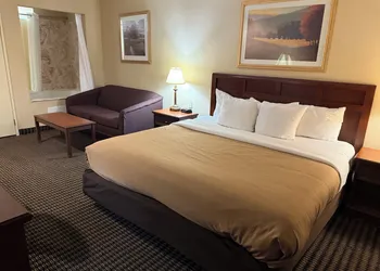 Wingate by Wyndham Livonia hotel thumbnail 6