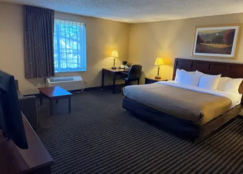 Wingate by Wyndham Livonia hotel thumbnail 7