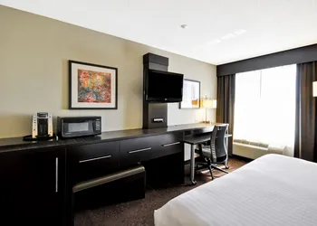 Holiday Inn Express Romulus / Detroit Airport by IHG hotel thumbnail 7