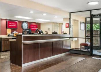 Red Roof Inn Detroit Metro Airport - Taylor hotel thumbnail 3