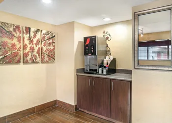Red Roof Inn Detroit Metro Airport - Taylor hotel thumbnail 5