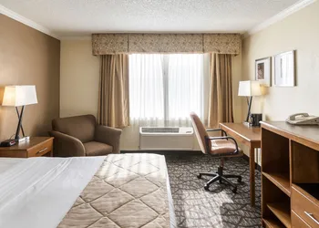 Clarion Hotel Detroit Metro Airport hotel thumbnail 6