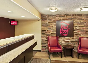 Red Roof Inn Detroit - Farmington Hills hotel thumbnail 2
