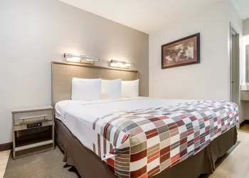 Red Roof Inn Detroit - Farmington Hills hotel thumbnail 4
