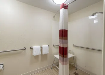 Red Roof Inn Detroit - Farmington Hills hotel thumbnail 7