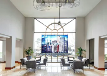 Detroit Metro Airport Marriott hotel thumbnail 8