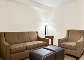 Comfort Inn & Suites Taylor - Detroit hotel thumbnail 7