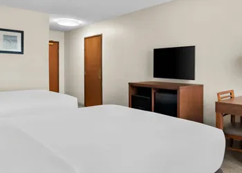 Comfort Inn & Suites Taylor - Detroit hotel thumbnail 8