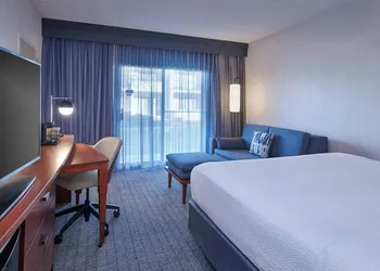 Courtyard by Marriott Detroit Metropolitan Airport Romulus hotel thumbnail 5