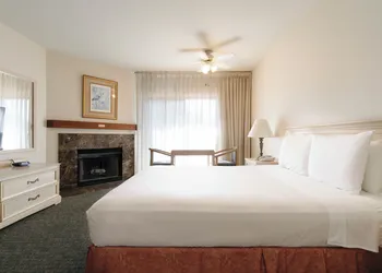 Monarch Resort hotel thumbnail 3