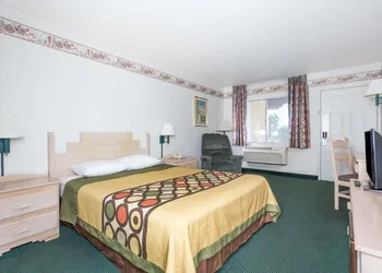 Super 8 by Wyndham Cottonwood hotel thumbnail 6