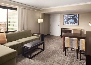Embassy Suites by Hilton Tysons Corner hotel thumbnail 6